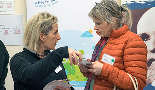 2 woman talking at the Expo 2019